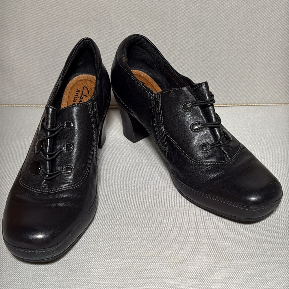 Clarks Black Leather Faux Button Up Vintage Style Heels